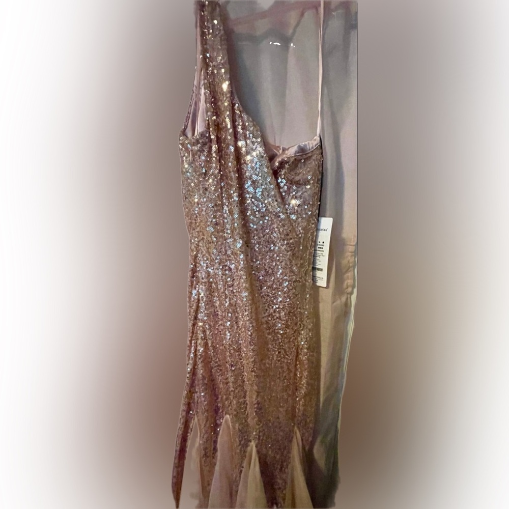 GUOISYA® Brand Beautiful NWT Sz Small Rose Gold Prom/ Wedding/Formal Gown.